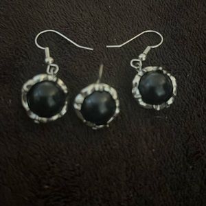 Beautiful onyx and Sterling silver pendant and earrings
